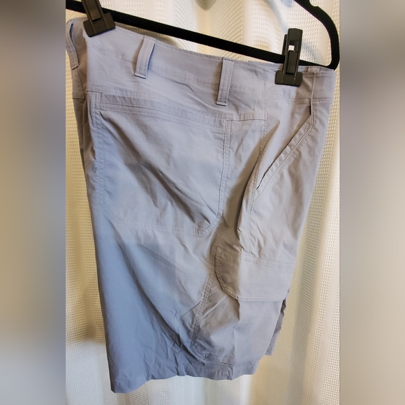 Under Armour Men's UA Fish Hunter Cargo Shorts 1304649 941 **Like-New** - Picture 2 of 3